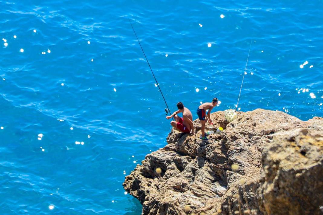 Denize giren terleyerek çıkıyor! O ilde deniz suyu 28 dereceye kadar çıktı, yerli ve yabancı turistler oraya akın ediyor 10